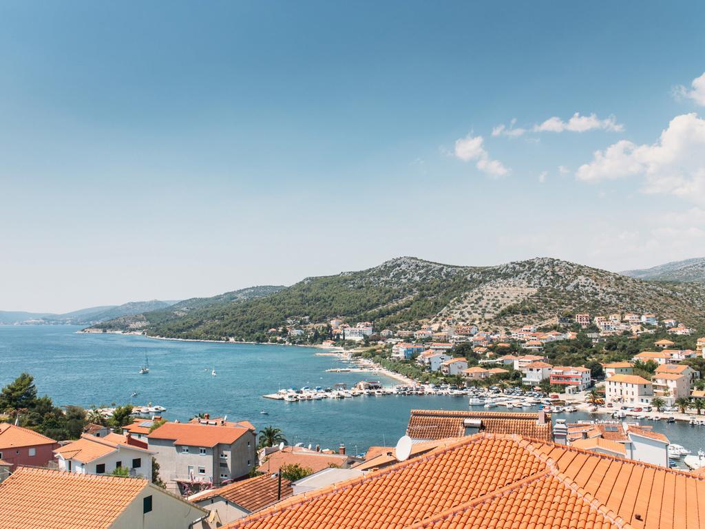 Apartments Kairos Seget Vranjica Bagian luar foto