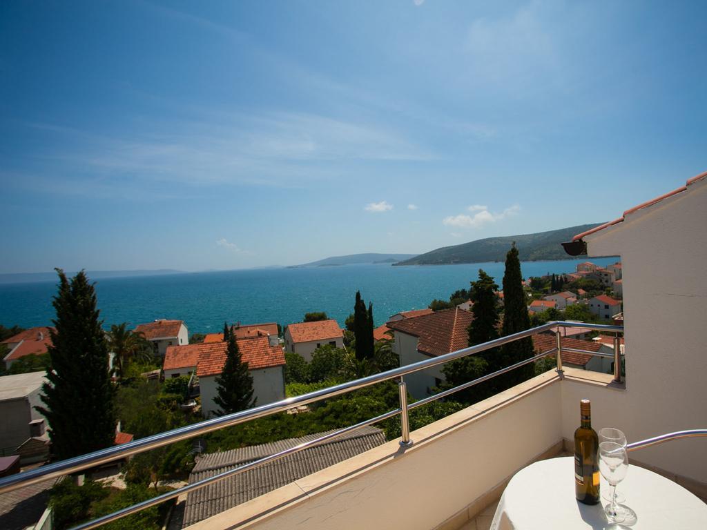 Apartments Kairos Seget Vranjica Bagian luar foto
