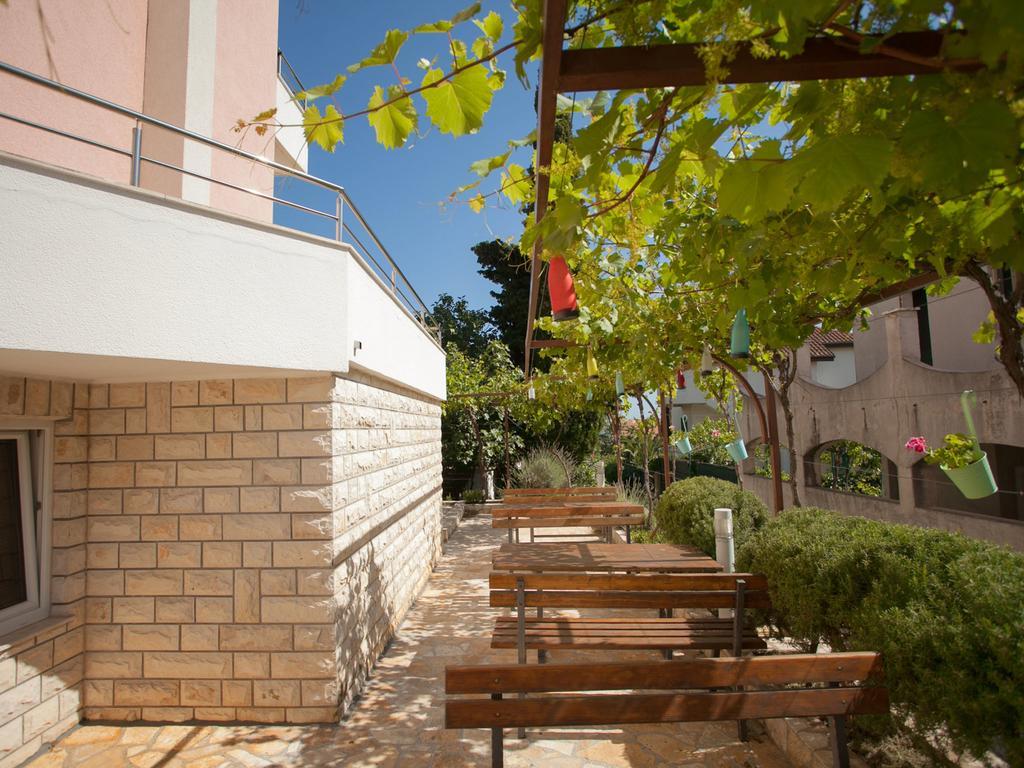 Apartments Kairos Seget Vranjica Bagian luar foto