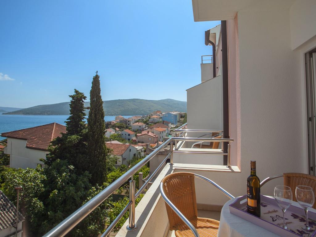 Apartments Kairos Seget Vranjica Bagian luar foto