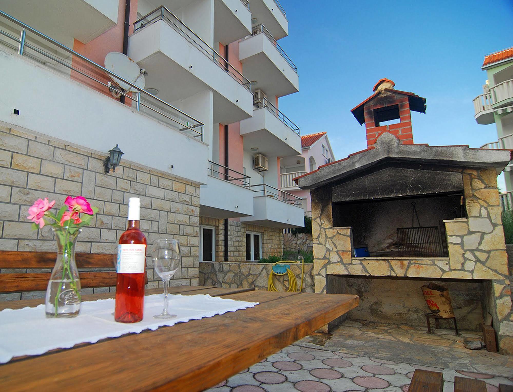 Apartments Kairos Seget Vranjica Bagian luar foto