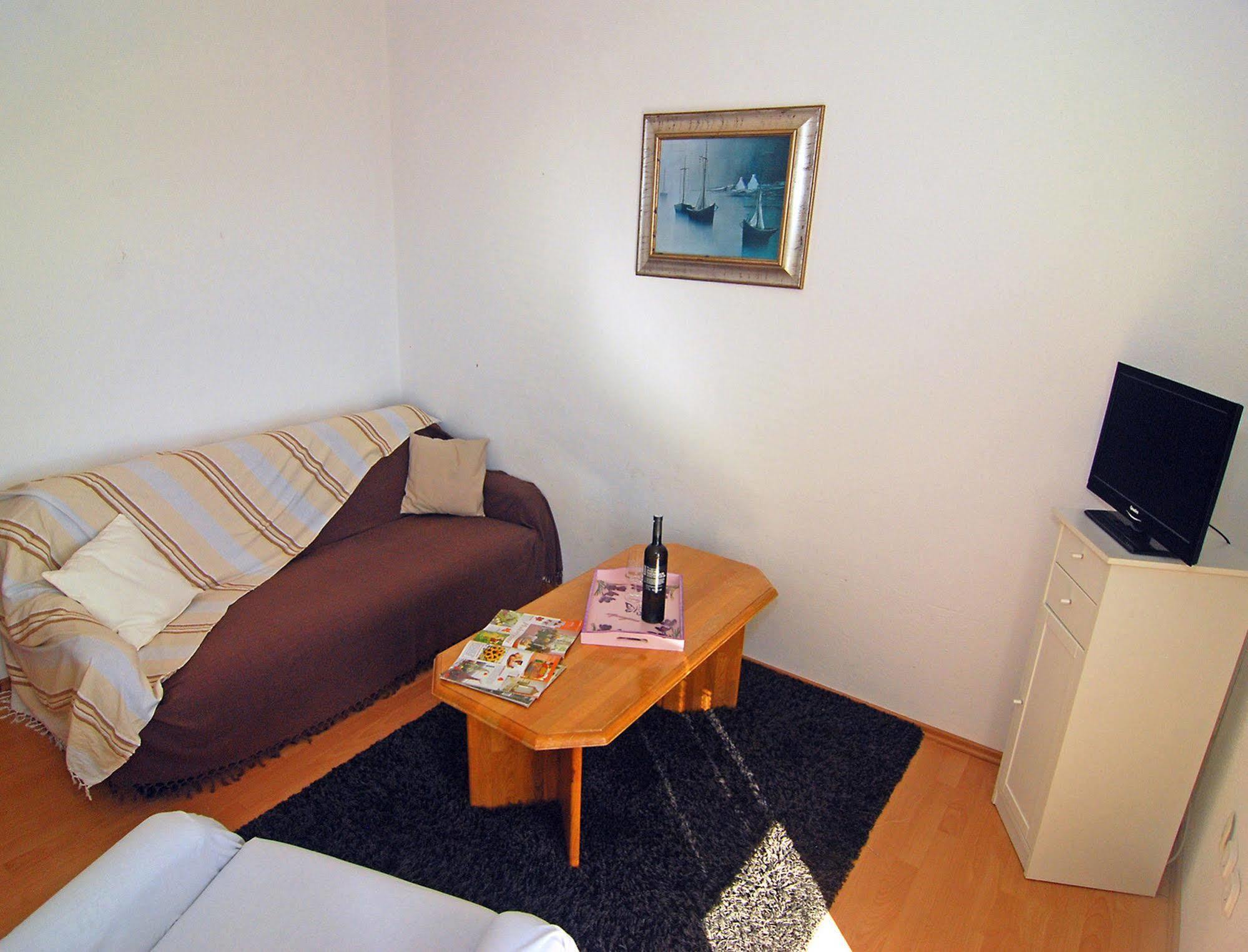 Apartments Kairos Seget Vranjica Bagian luar foto