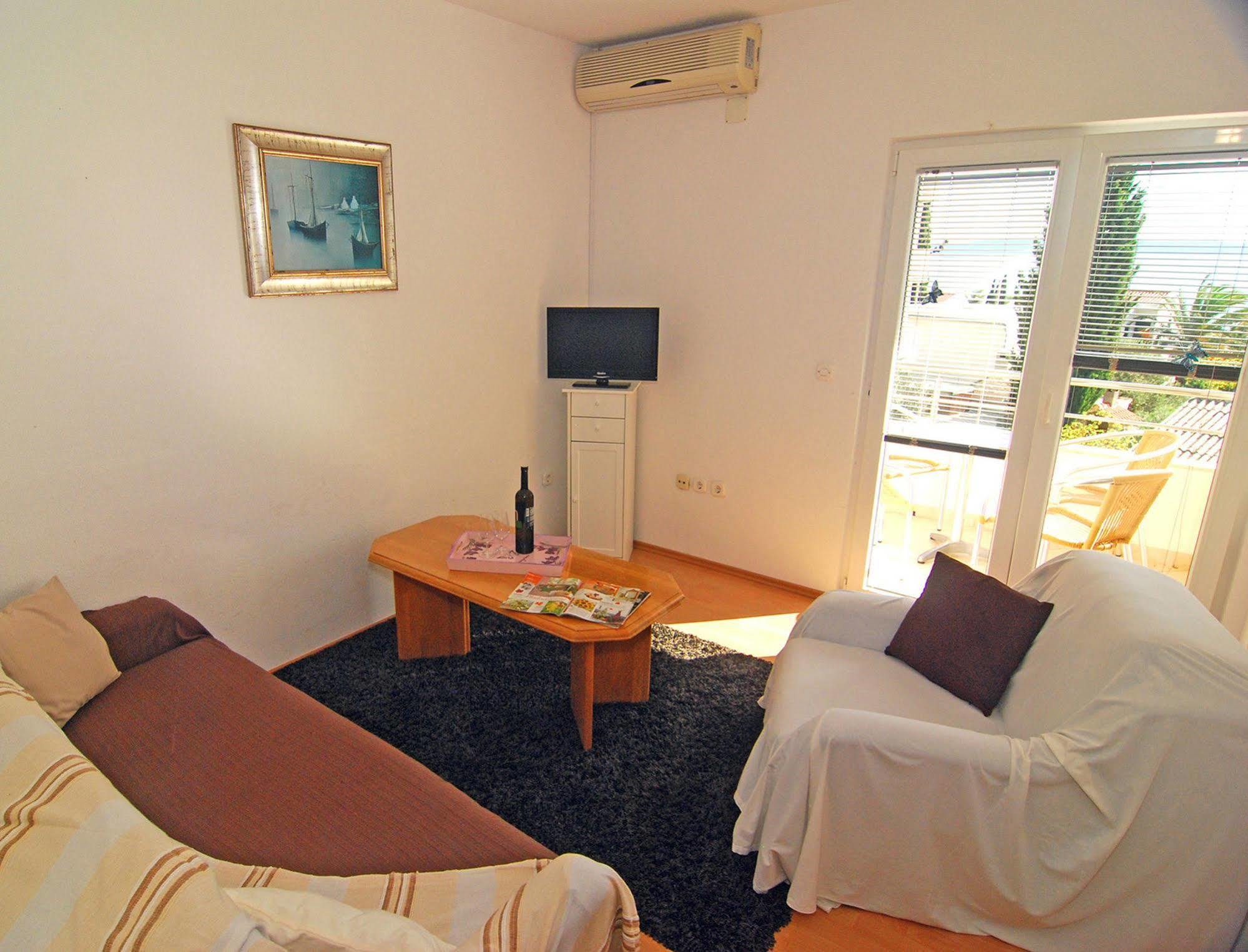 Apartments Kairos Seget Vranjica Bagian luar foto