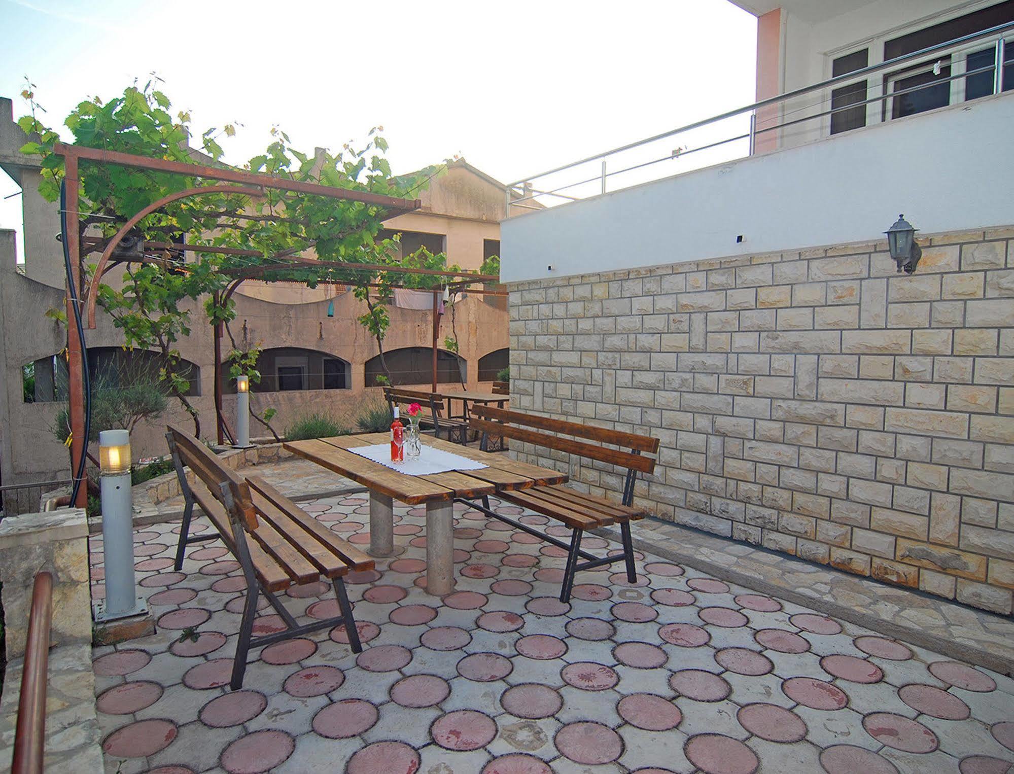 Apartments Kairos Seget Vranjica Bagian luar foto